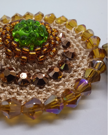 Háčkované  dizajnové náušnice "Lotosový kvet"